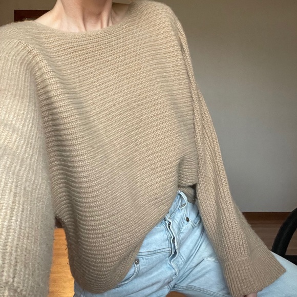 SOLD-Lou & Grey 100% Cashmere Ribbed Sweater - Picture 2 of 15